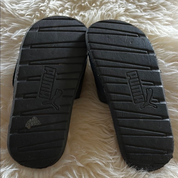 Puma size 3 kids Black Slide Sandals - Picture 3 of 3